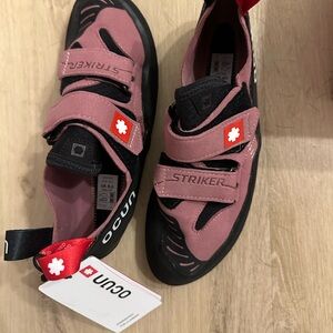 OCUN Climbing shoes - women’s 8.5